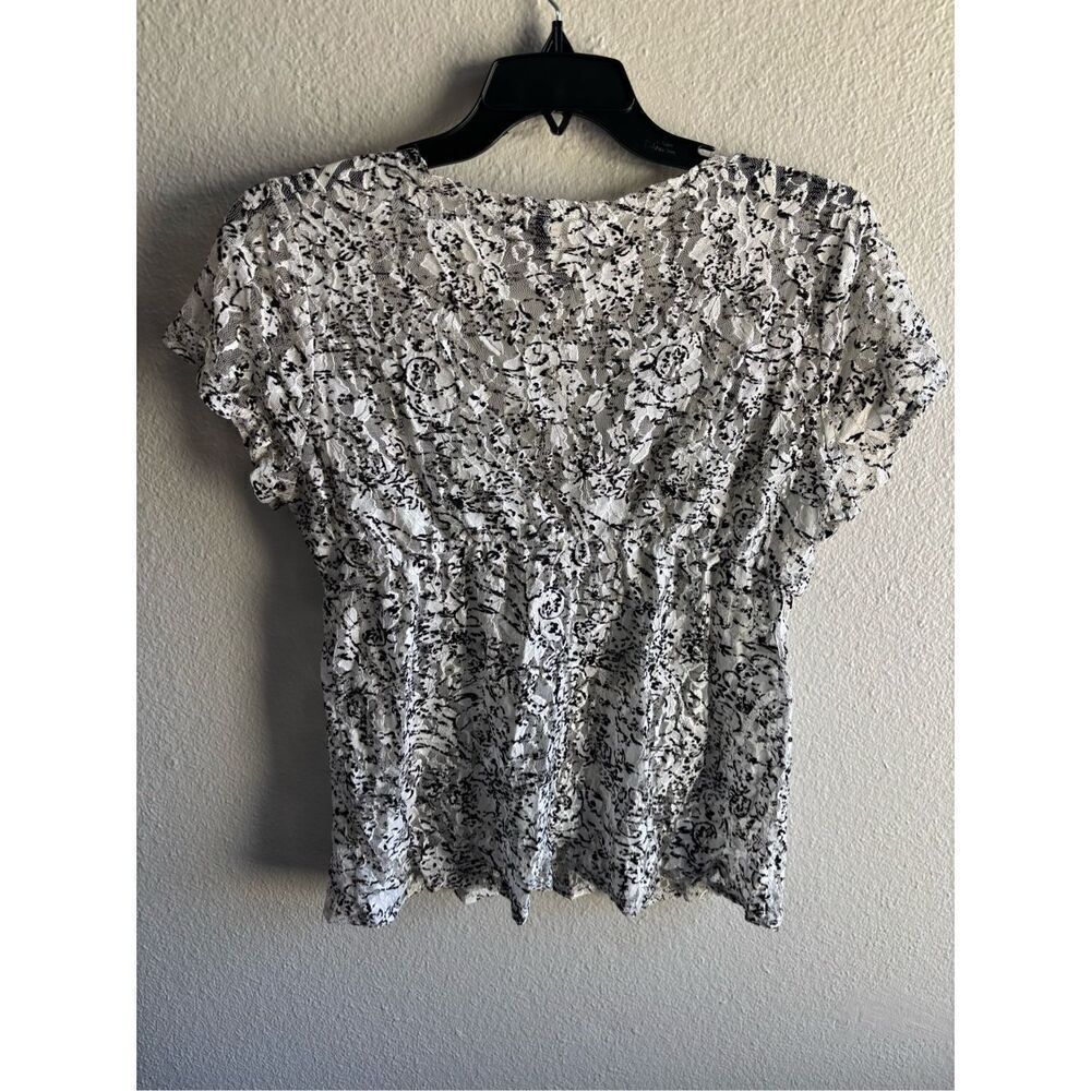 ❤️Torrid Lace Sheer Top - Picture 3 of 4